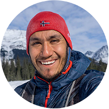 Keving Enriquez skiing