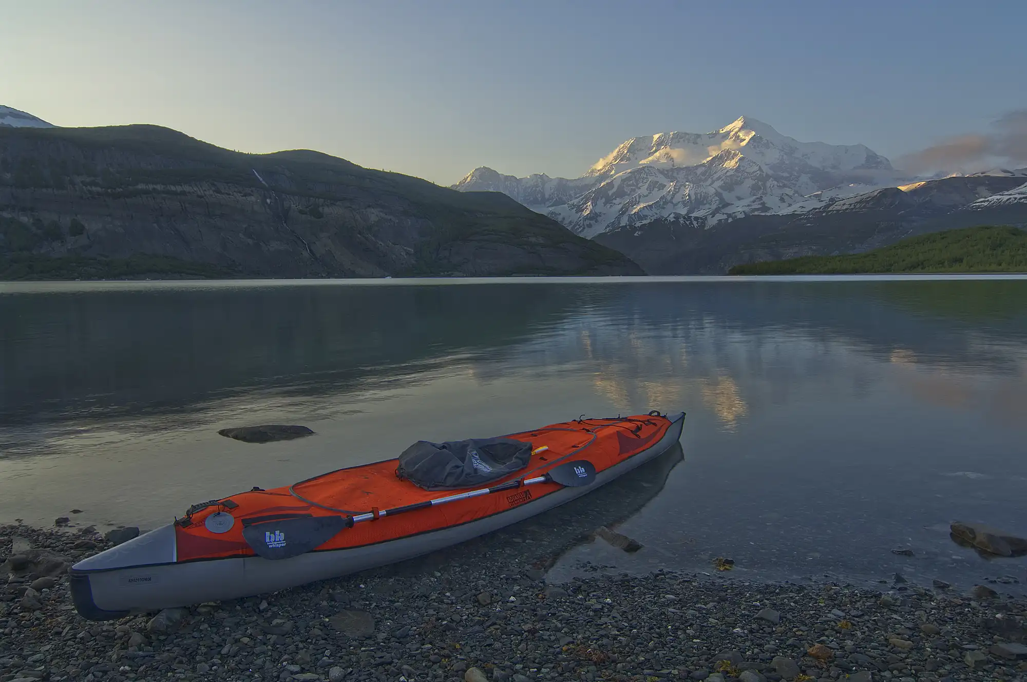 Sea kayaking trips Alaska Sea Kayak, Icy Bay, Mt. St. Elias, Wrangell-St. Elias National Park, Alaska.