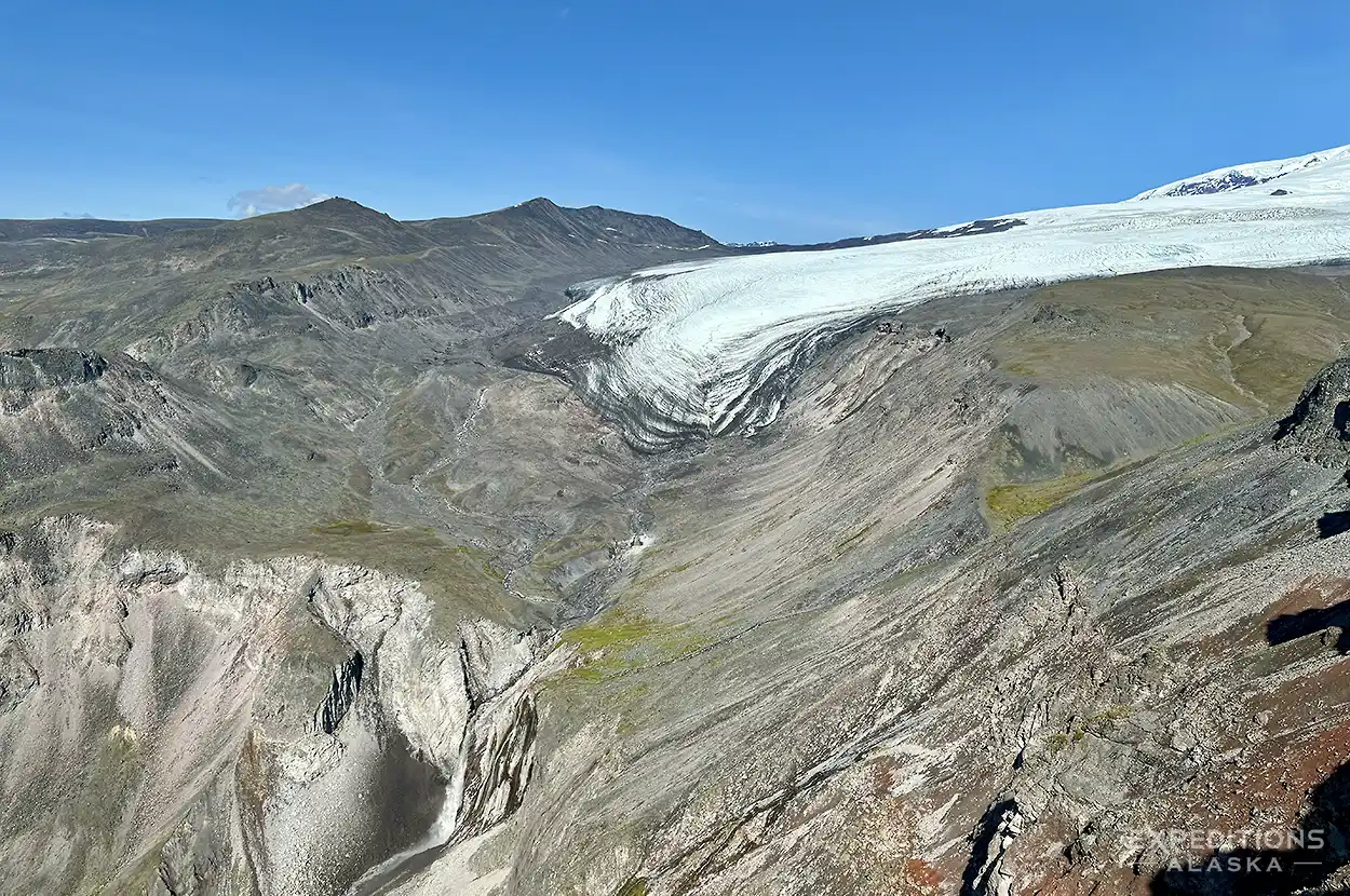 Cheshnina FAlls and Wrangell plateau, Wrangell-St. Elias National Park, Aalska.